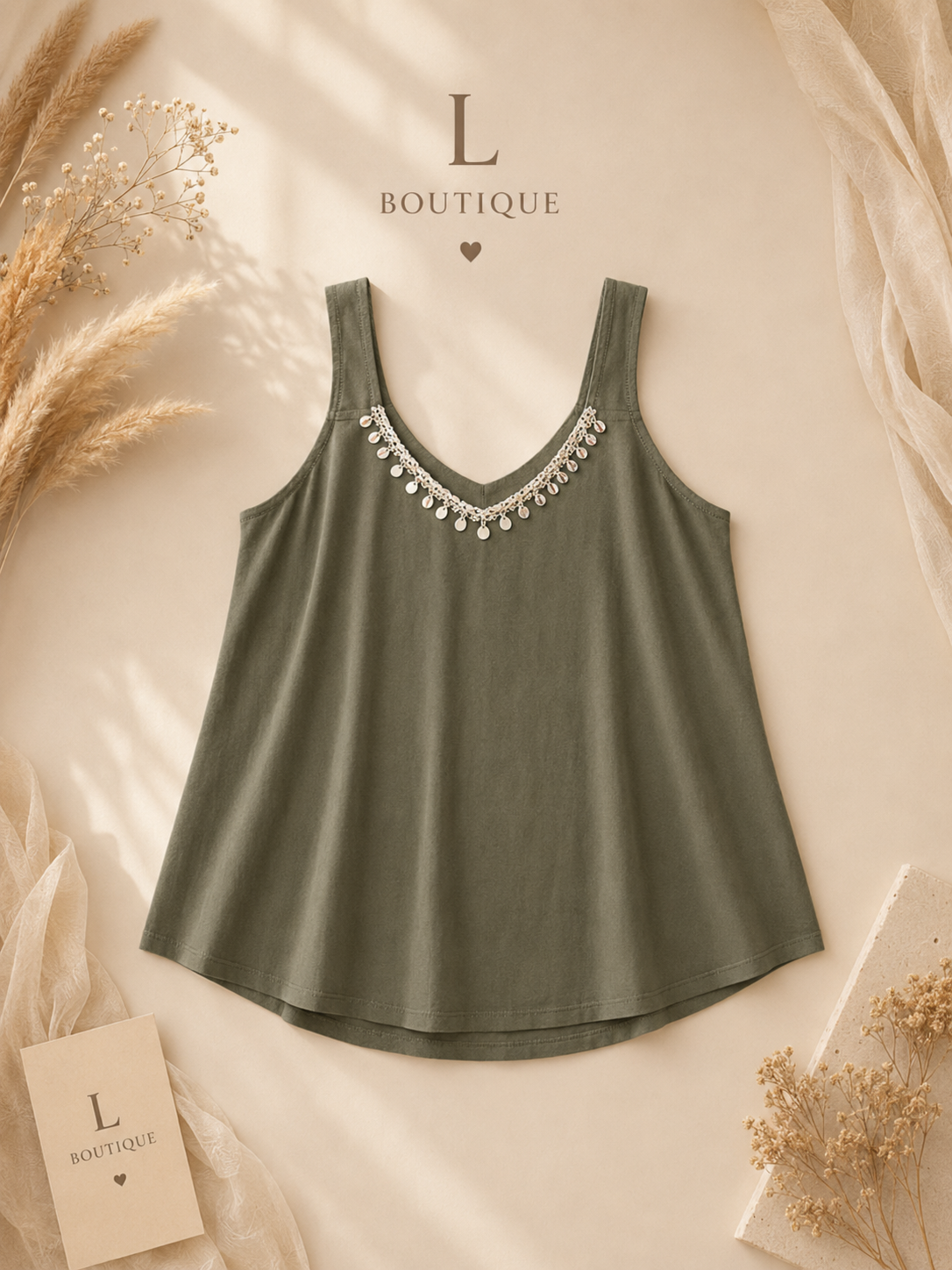 Top met kant en bedeltjes in kaki groen – One Size