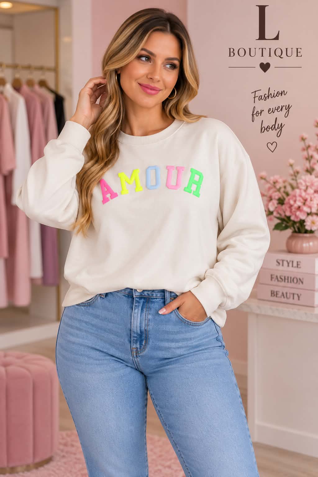Crèmekleurige AMOUR sweater met neon letters