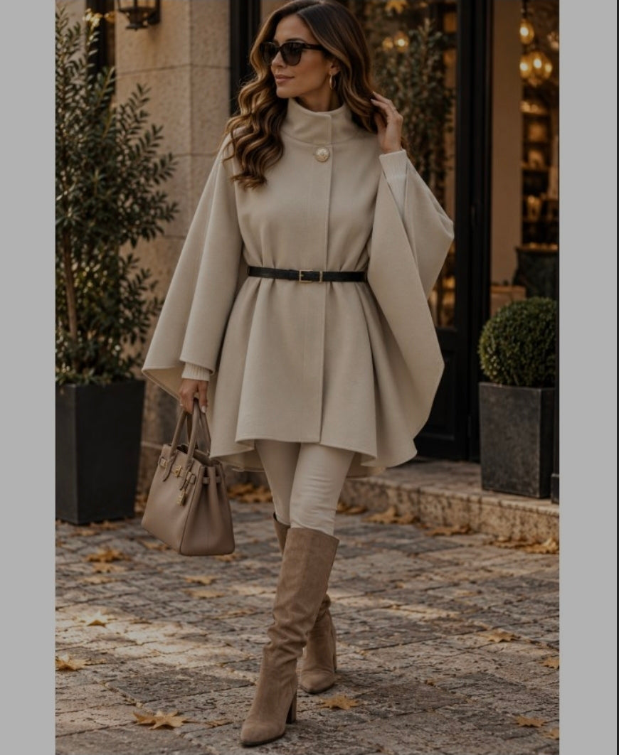 Belted Cape Coat — Tijdloze Elegantie